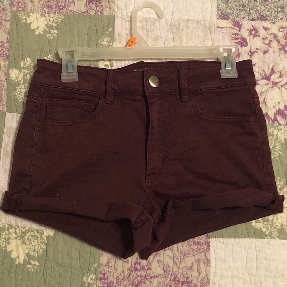 American eagle super super stretch maroon shorts